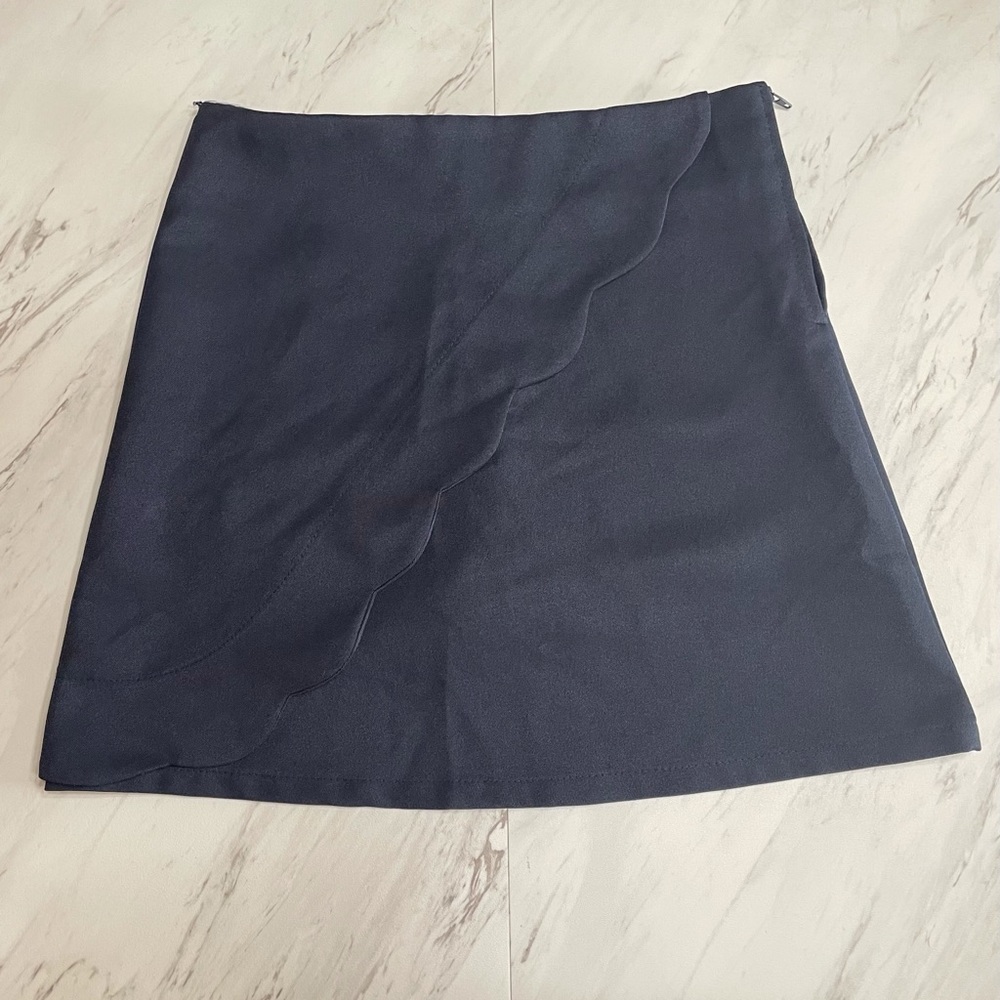 Girls Limited Too navy blue skort. Scallop detail